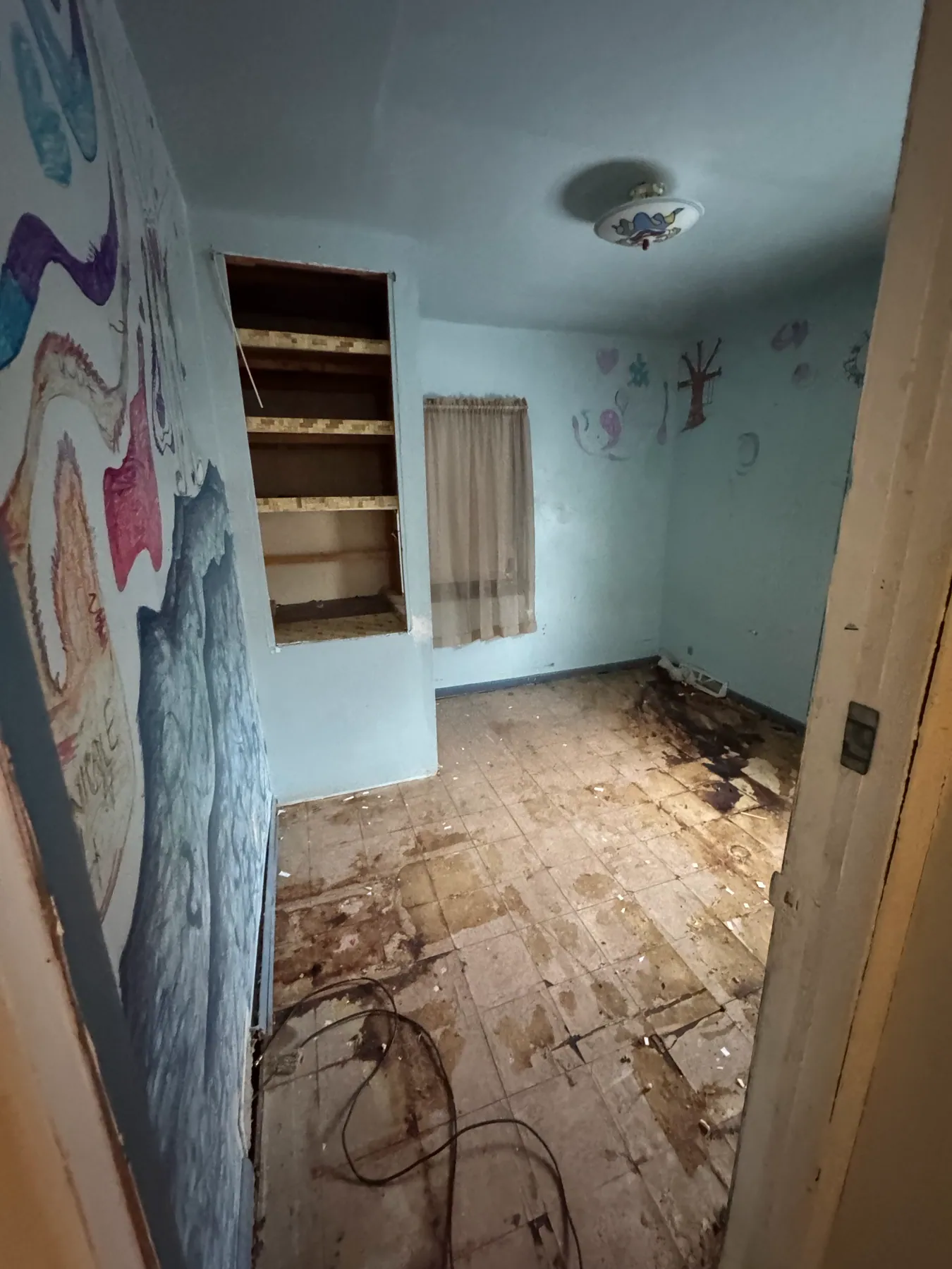Bedroom cleanout with wall mural — after